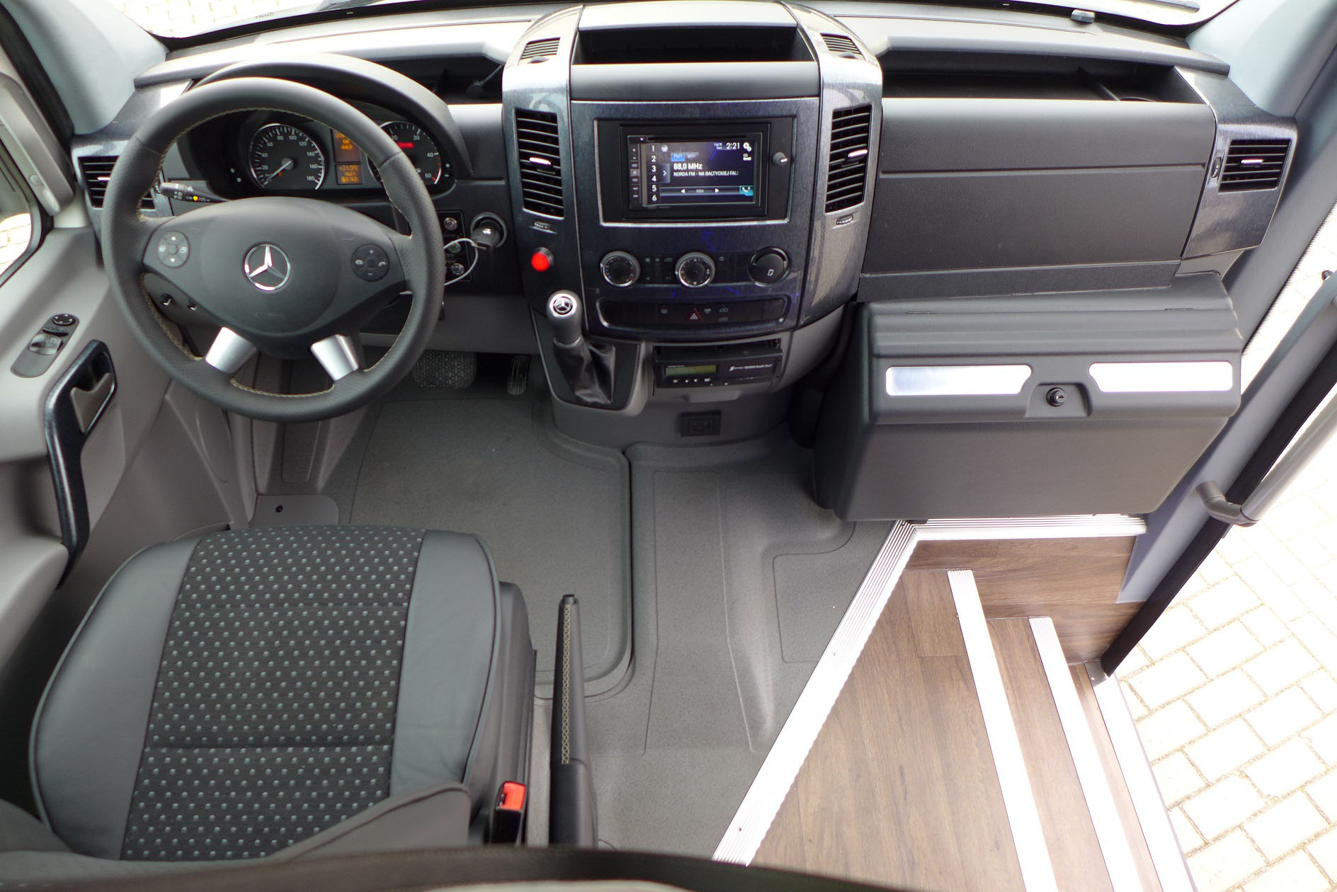 Lednice s mrazákem Indel B FCV40 12/24V MB sprinter a Iveco Daily 2019-