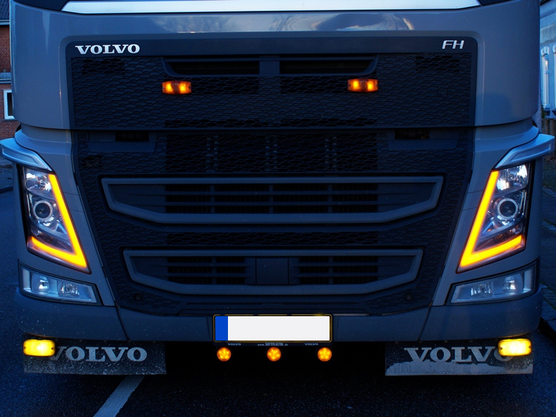 Oranžové LED moduly denního svícení pro VOLVO FH/FM (2015-2020)