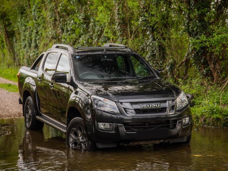 Sada světla pro montáž na střechu Lazer pro Isuzu D-Max (2017+) pro auto se střešními ližinami, Linear-36/T24 Evolution