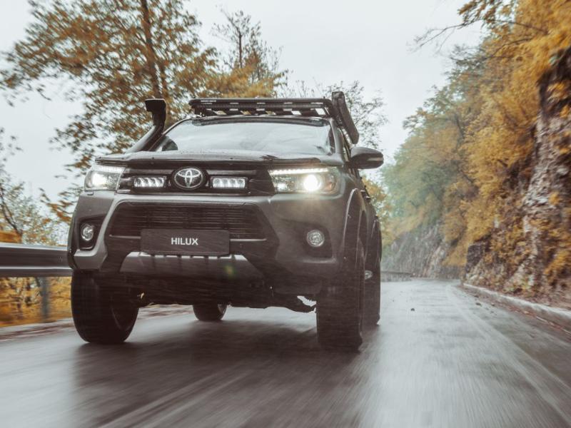 Sada světel do masky Lazer pro Toyota Hilux (2017+), Triple-R 750