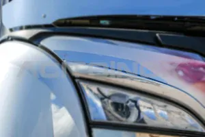 Leštěná nerezová lišta nad světla, Scania NTG S/R