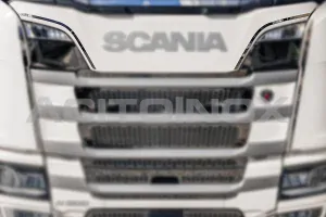 Tenké nerezové lišty nad masku, Scania NTG S/R