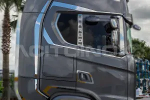 Nerezové lišty na bok kabiny, Scania NTG S/R