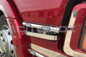 Nerezový rám pod dveře se 2 oranžovými LED pozičkami, Scania NTG S/R