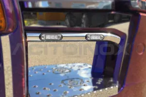 Nerezový rám do schodů se 2 oranžovými LED pozičkami, Scania NGT S/R