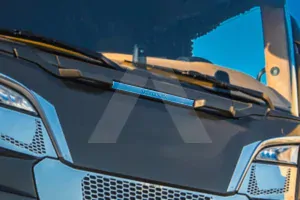 Nerezová lišta mezi stěrače, Scania NGT S