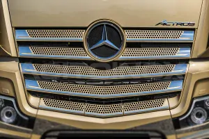 Nerezové lišty do masky, Mercedes Actros 5