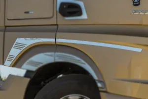 Nerezová lišta nad kola, Mercedes Actros 5