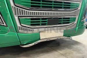Nerezový rám jako držák SPZ ø40mm, 4 bílé pozičky, Volvo FH4/FH5