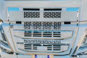 Nerezová lišta okolo masky, Volvo FH4 a FH5