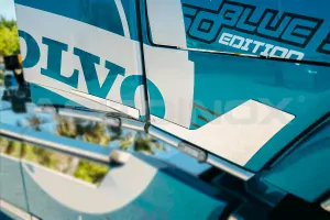 Nerezové lišty na boční spojlery, Volvo FH4