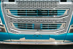 Nerezová lišta pod SPZ, Volvo FH4