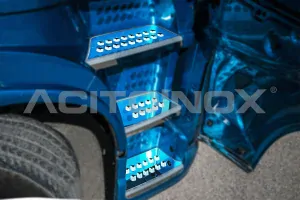 Nerezové schůdky do kabiny, Volvo FH4
