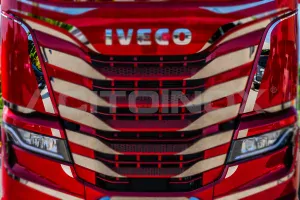 Nerezové lišty na bok masky, Iveco S-Way