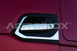 Nerezové lišty okolo klik, Iveco S-Way