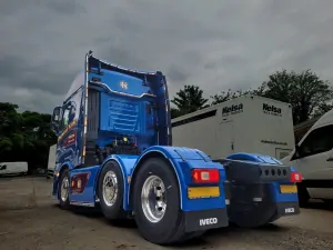 Nerezové lišty zakabinových spoilerů Kelsa Airkit, Iveco S-Way, AS sleeper cab