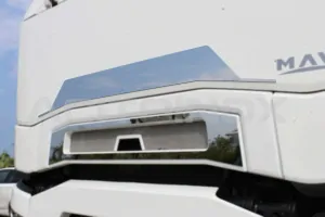Nerezová lišta nad masku, Renault T- vysoká kabina