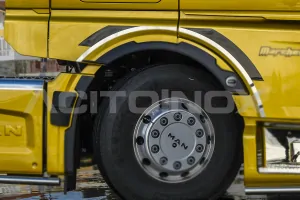 Nerezové lišty nad blatníky předních kol, Man TGX 2020