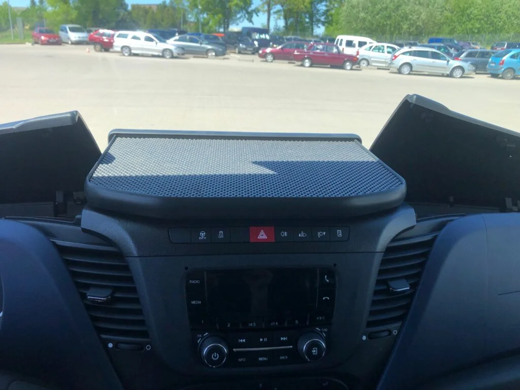 Polička středová Iveco Daily (2016- 2022)