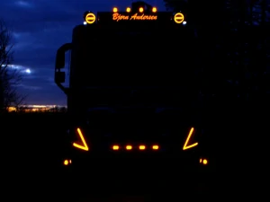 LED moduly denního svícení pro Volvo FH AERO, FH5 a FM5 2021+, oranžová/bilá + strobo