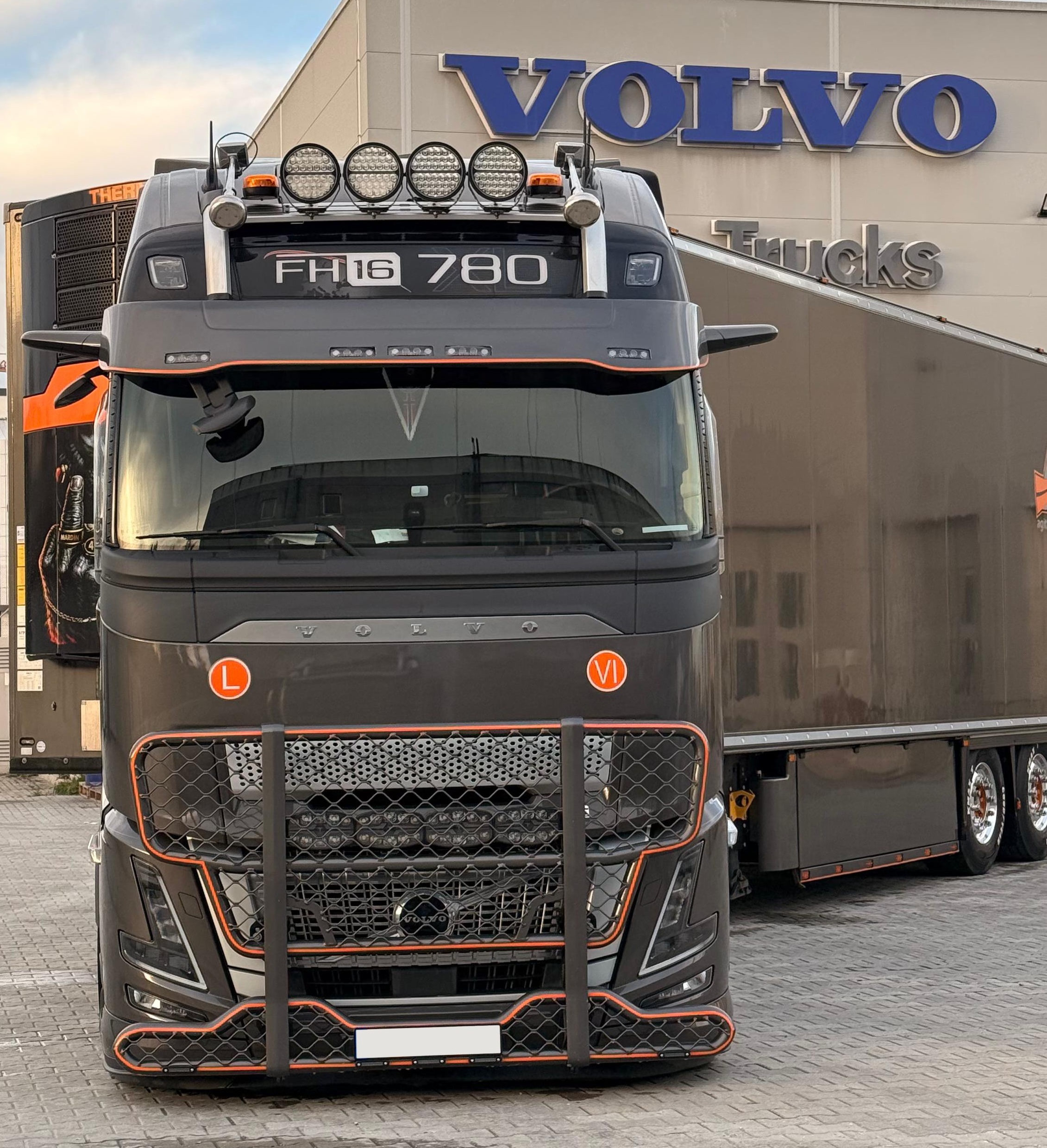 Přední ochranný rám Truck King ,,Bullbar", pro Volvo FH AERO