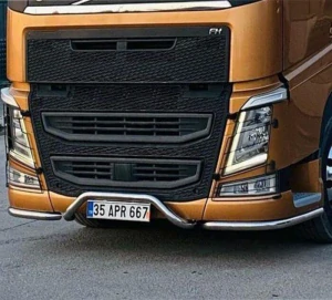 Nerezová rampa pod nárazník Volvo FH4 a FH5, třídílná