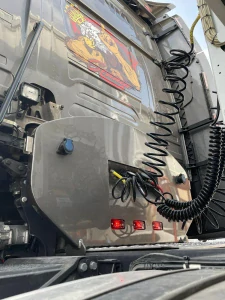 Zadní hlíníkový panel pro elektrické a vzduchové přípojky - Scania NTG S