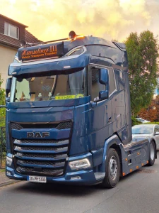 Sluneční clona 40cm se dvěmi výřezy, pro DAF XG, XG+ a XF