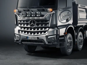 Přední rám Lightfix PLOW-LIGHT lakovaný – MERCEDES - AROCS - BIG / STREAM SPACE 2500