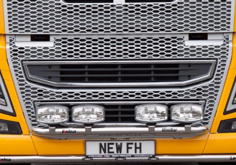 Přední nerezový rám Kelsa MiniBar Low Mount pro  Volvo FH 2013-2020 Denní kabina, Globetrotter, Globetrotter XL
