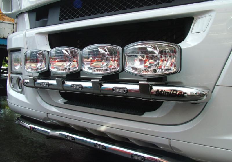 Přední nerezový rám Kelsa MiniBar pro  Iveco Stralis Cube s HIWAY Active Space/Time | Active Day | HIWAY