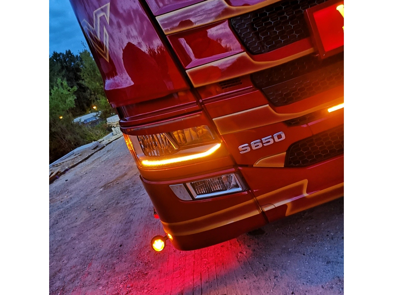 Oranžové LED moduly denního svícení pro Scania R/S 2016-