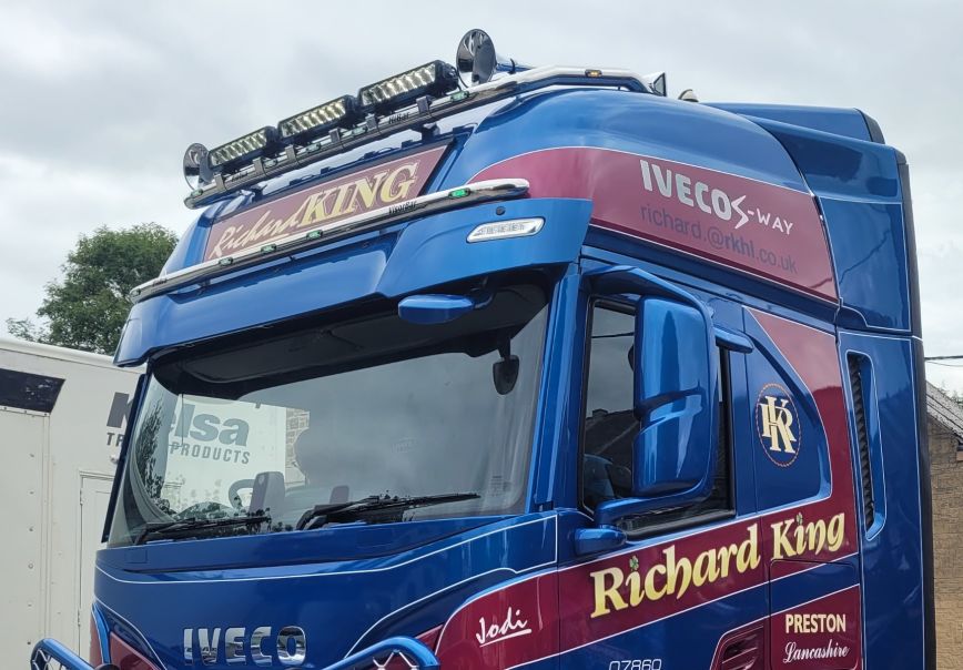 Nerezový rám Kelsa VisorBar pro Iveco S-Way