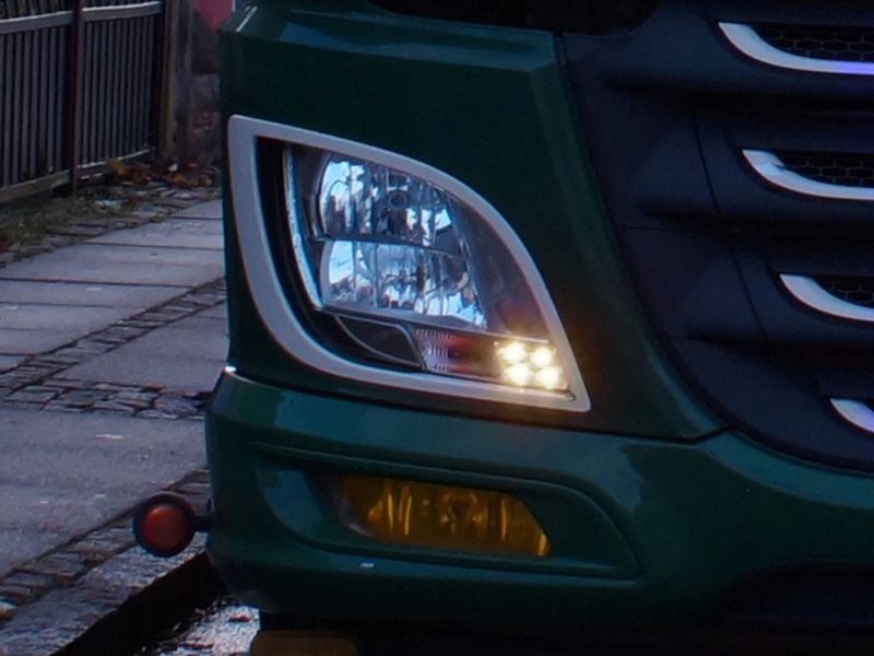 Bílé LED moduly denního svícení barva teplá bílá pro DAF XF 2017-