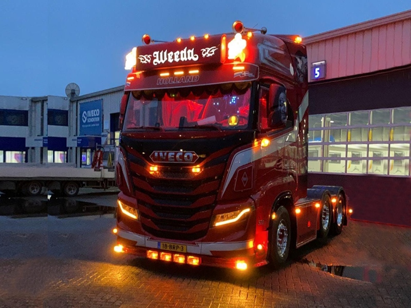 Oranžové LED moduly denního svícení pro IVECO S-Way 2020+