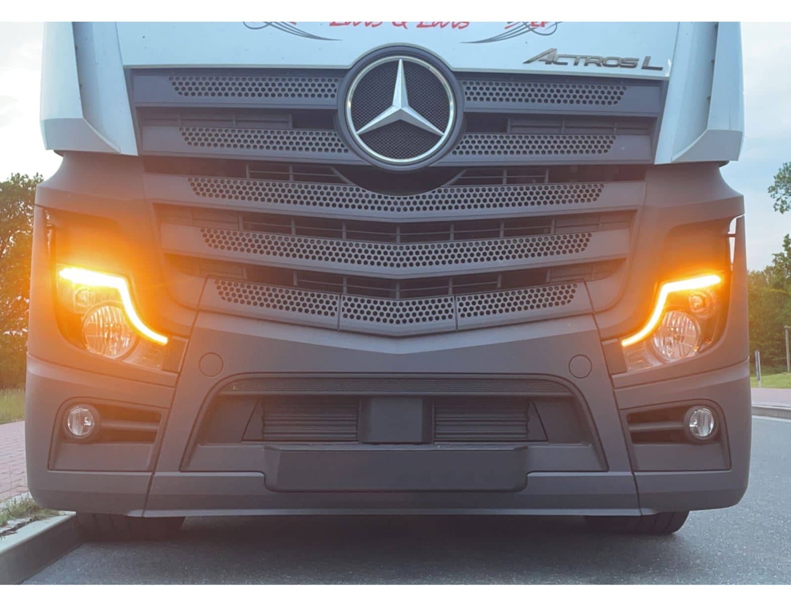 Oranžové LED moduly denního svícení pro Mercedes Actros 2020+