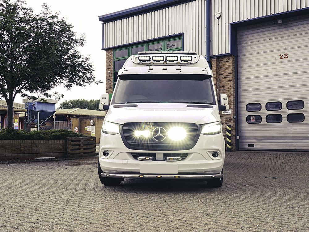 Sada světel do masky Mercedes Sprinter (2018+) Triple-R 750