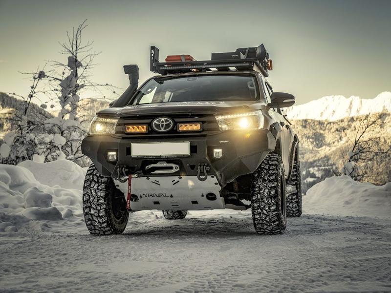 Sada světel do masky Lazer pro Toyota Hilux (2017+), Triple-R 750