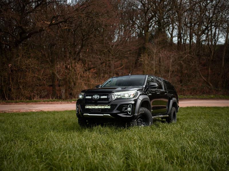 Sada světla do nárazníku Lazer pro Toyota Hilux (2017-2020) Triple-R 16 Elite