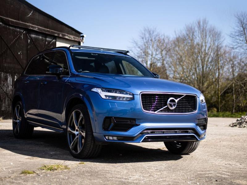 Sada světla na střechu Lazer pro Volvo XC90 (2015+) se střešnímí ližinami, Linear-42