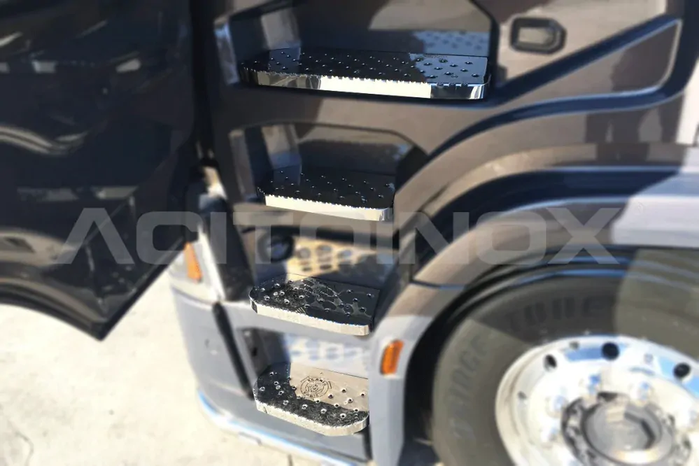 Sada nerezových lišt na schody s vzorem ,,Griffin" nebo ,,Vabis", Scania NTG S/R