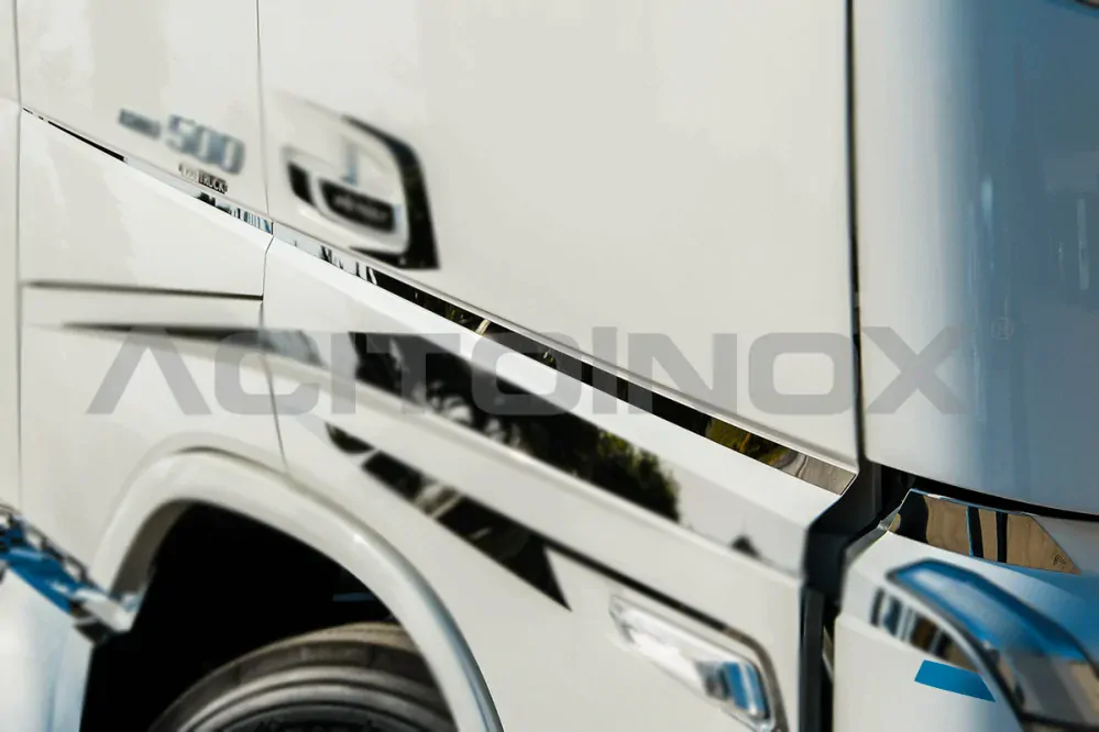 Tenké nerezové lišty na bok kabiny, Volvo FH4 a FH5