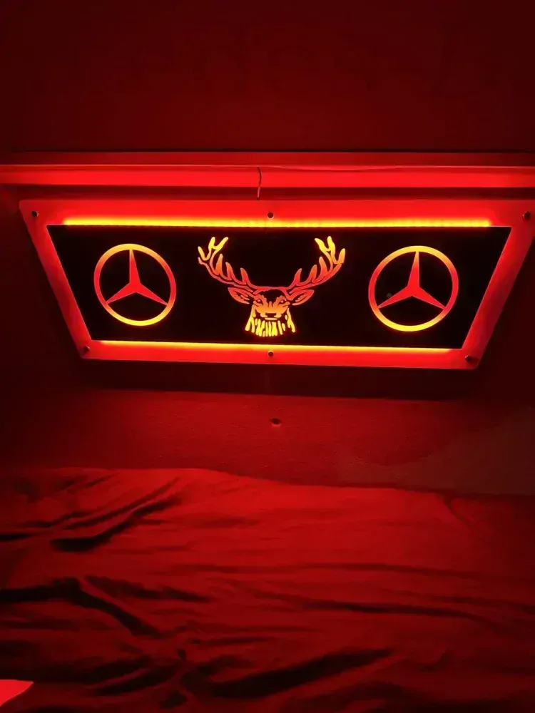 3D LED podsvícená tabule RGB Mercedes s jelenem