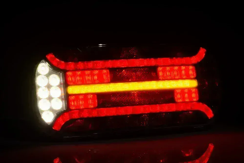 LED koncové světlo Fristom 12-24V, 6 funkcí, Dynamický blinkr