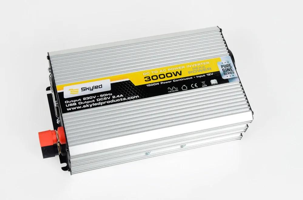 Měnič SKYLED 3000W (1500W trvalý) s USB, plný sinus, DC12V, AC220V-240V s externím panelem