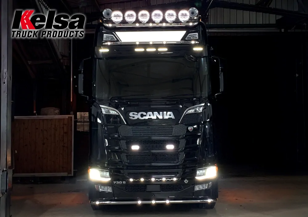 Nerezová lišta do masky s 3 LED pozičními světly, Scania NTG S, R