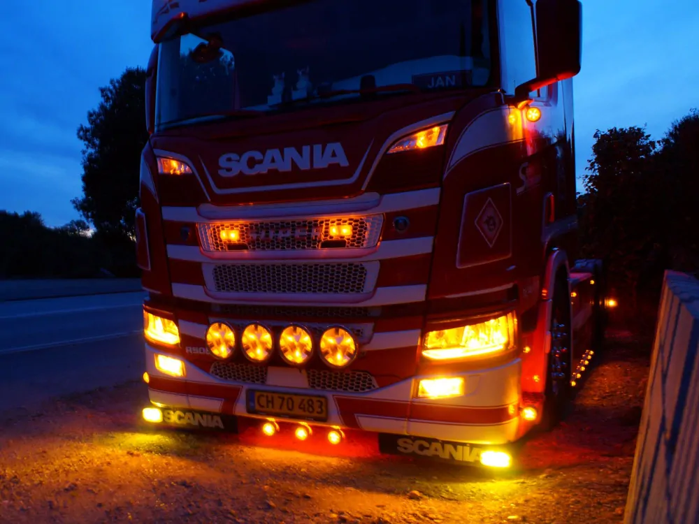 Přídavné světlo do hlavních světlometů Scania NTG Oranžová a strobo