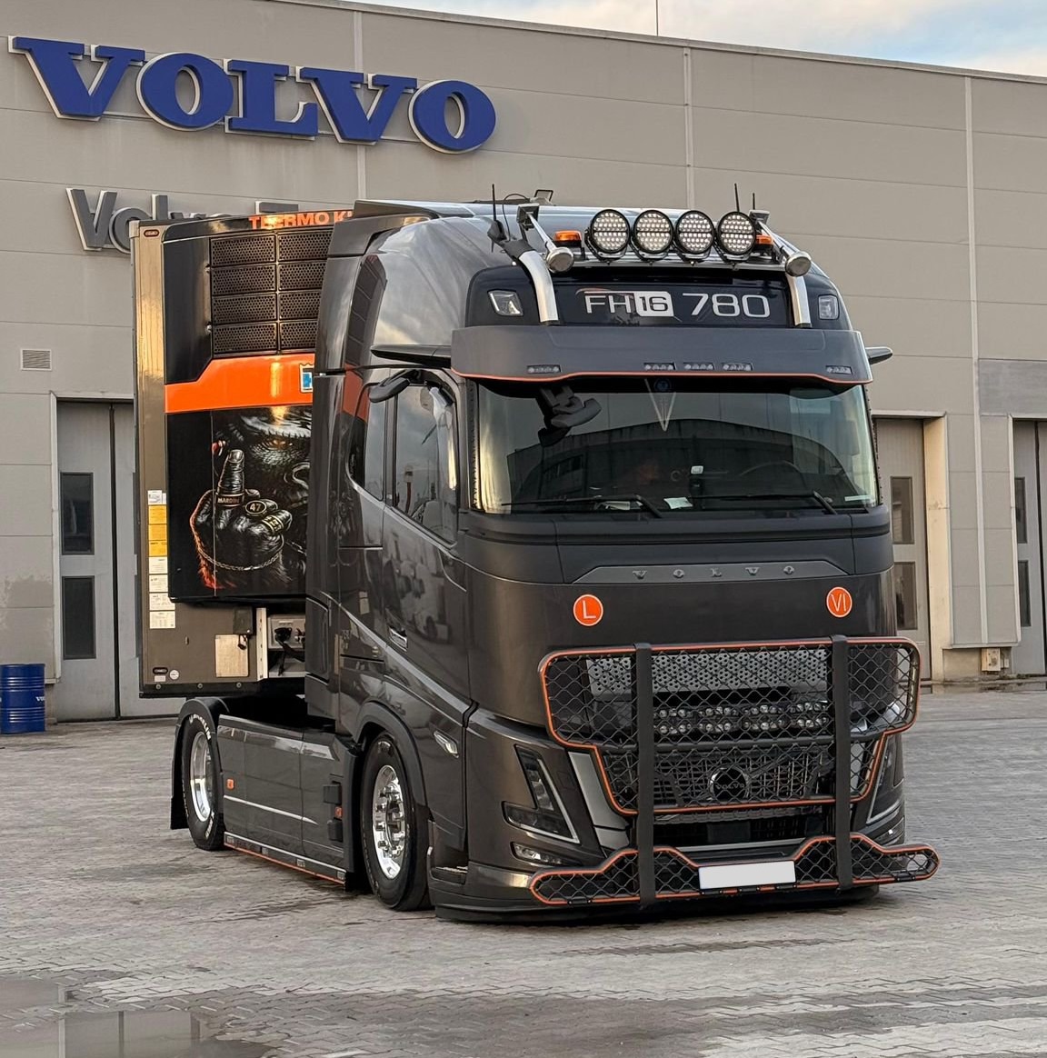 Přední ochranný rám Truck King ,,Bullbar", pro Volvo FH AERO
