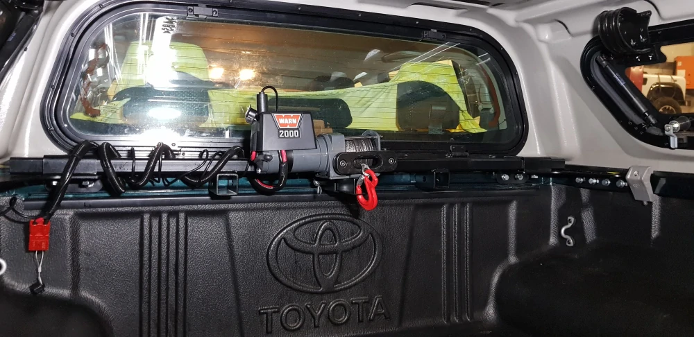 Držák navijáku do korby