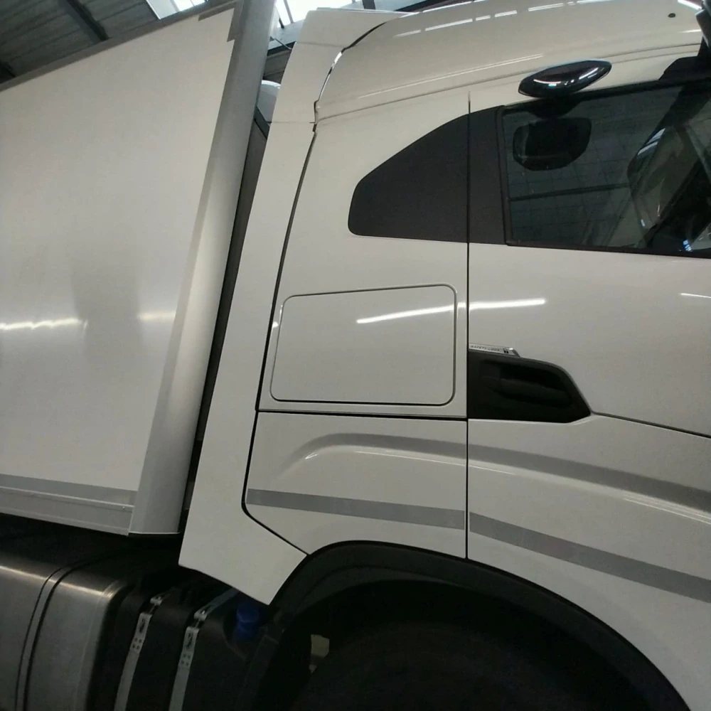 Střešní a zakabinové spoilery Iveco S-WAY Tandem AT